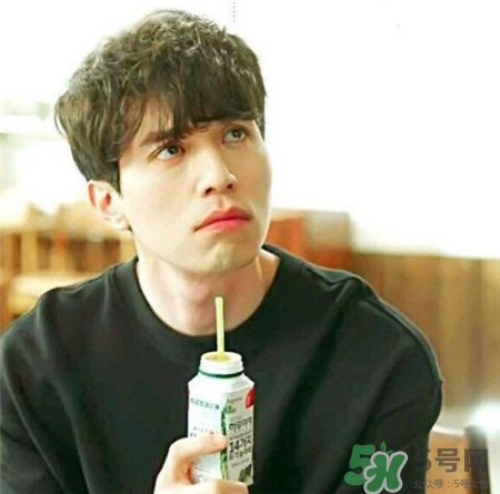 Yakurt蔬果汁多少錢(qián)?李東旭喝的飲料是什么牌子?