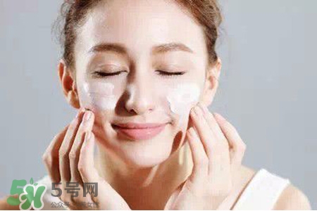 用完卸妝膏還要用洗面奶嗎？用完卸妝膏后需要用洗面奶嗎？