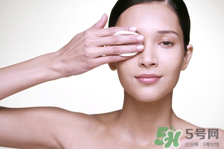 卸妝膏和卸妝水哪個好？卸妝膏和卸妝水的區(qū)別