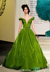 草綠色配什么顏色好看？草綠色和什么顏色最搭？