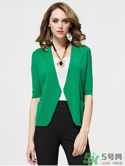 草綠色配什么顏色好看？草綠色和什么顏色最搭？