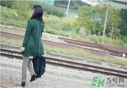 草綠色配什么顏色好看？草綠色和什么顏色最搭？