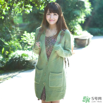 草綠色大衣怎么搭配？草綠色大衣穿衣搭配