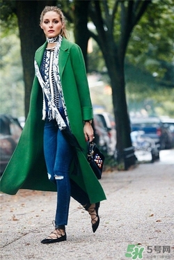 草綠色大衣怎么搭配？草綠色大衣穿衣搭配