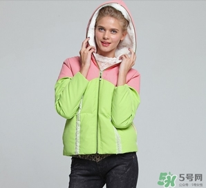 草綠色大衣怎么搭配？草綠色大衣穿衣搭配