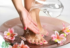 熱水泡腳有什么好處?熱水泡腳的好處和壞處 熱水泡腳有什么好處?熱水泡腳的好處和壞處
