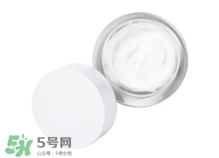 用素顏霜之前要用什么？素顏霜前還有涂抹什么