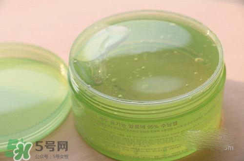 嘴唇干裂可以涂蘆薈膠嗎？嘴唇干裂怎么涂蘆薈膠？