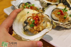 生蠔里面綠色的能吃嗎？生蠔里面綠色的是什么？