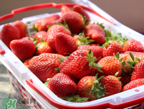 草莓上的黑點(diǎn)是什么？草莓上的黑點(diǎn)能吃嗎？