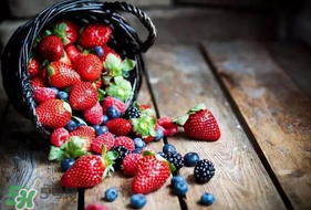 草莓上的黑點(diǎn)是什么？草莓上的黑點(diǎn)能吃嗎？