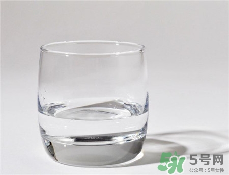 白酒和可樂能一起喝嗎?白酒和可樂一起喝會(huì)怎樣?