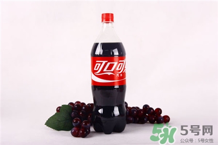 白酒和可樂能一起喝嗎?白酒和可樂一起喝會(huì)怎樣?