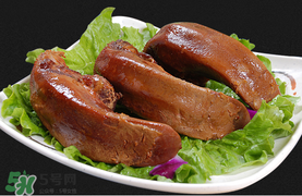 豬舌頭上的白苔怎么撕下來？豬舌頭上的白苔能吃嗎？