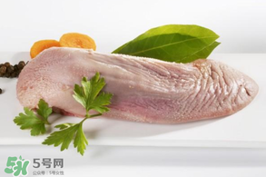 豬舌頭上的白苔怎么撕下來？豬舌頭上的白苔能吃嗎？