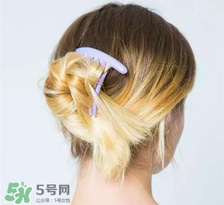 低發(fā)髻盤(pán)發(fā)圖解_低發(fā)髻的盤(pán)法 低發(fā)髻盤(pán)發(fā)圖解_低發(fā)髻的盤(pán)法