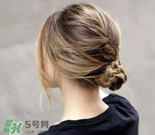 低發(fā)髻盤(pán)發(fā)圖解_低發(fā)髻的盤(pán)法 低發(fā)髻盤(pán)發(fā)圖解_低發(fā)髻的盤(pán)法