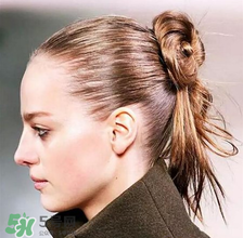 低發(fā)髻盤(pán)發(fā)圖解_低發(fā)髻的盤(pán)法 低發(fā)髻盤(pán)發(fā)圖解_低發(fā)髻的盤(pán)法