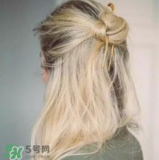 低發(fā)髻盤(pán)發(fā)圖解_低發(fā)髻的盤(pán)法 低發(fā)髻盤(pán)發(fā)圖解_低發(fā)髻的盤(pán)法