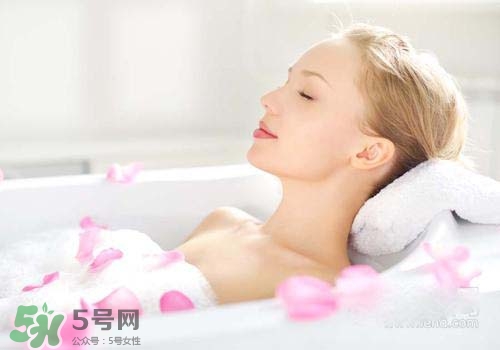 牛奶浴多久泡一次最好？牛奶浴一次泡多久？