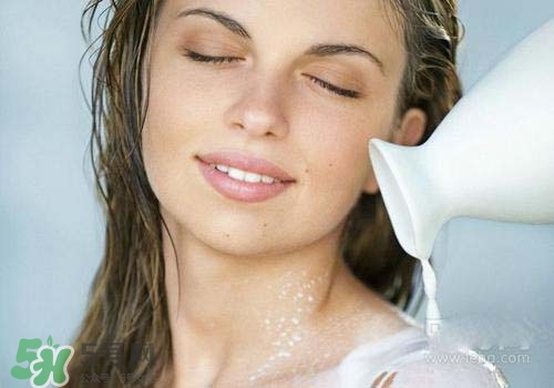 牛奶浴多久泡一次最好？牛奶浴一次泡多久？