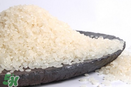 淘米水可以治白發(fā)嗎？淘米水洗頭發(fā)能治白發(fā)？