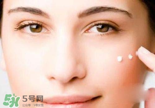 妝前乳是粉底液嗎？妝前乳和粉底液的區(qū)別