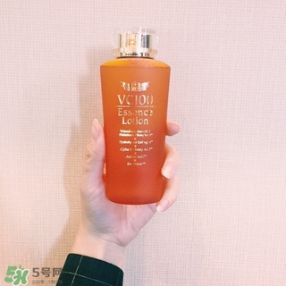 城野醫(yī)生vc100化妝水和城野醫(yī)生收斂水哪個(gè)好？對(duì)比