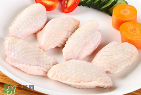 雞翅用熱水焯還是涼水？雞翅焯水冷水下鍋還是熱水？