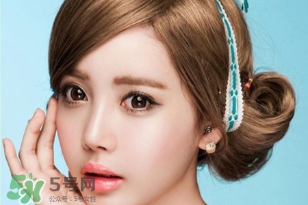 戴美瞳可以滴護(hù)理液嗎？怎么正確的使用護(hù)理液？