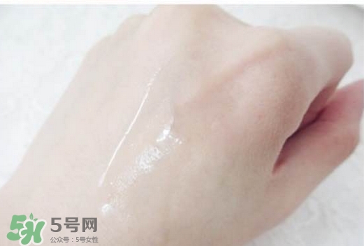 美容液是化妝水嗎？美容液和化妝水的區(qū)別