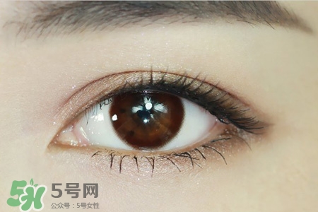 眼睛為什么老是跳？人為什么會眼皮跳？