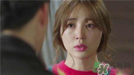 花瓣唇怎么化?花瓣唇化妝教程