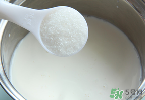 面糊用熱水還是涼水？面糊是用熱水調(diào)還是用涼水調(diào)？