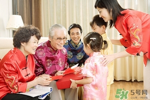 過(guò)年去女方家?guī)裁炊Y物_過(guò)年去女朋友家買(mǎi)什么 過(guò)年去女方家?guī)裁炊Y物_過(guò)年去女朋友家買(mǎi)什么