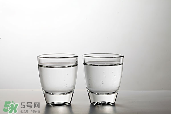 喝白酒有什么好處？怎么喝酒不容易醉