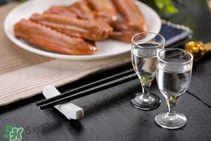 喝白酒有什么好處？怎么喝酒不容易醉