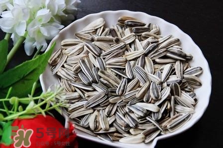 吃瓜子會口腔潰瘍嗎？口腔潰瘍可以吃瓜子嗎？