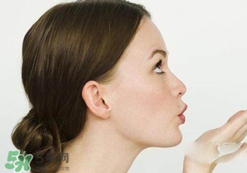 封閉性粉刺會(huì)自己消失嗎？封閉性粉刺好了會(huì)留疤嗎？