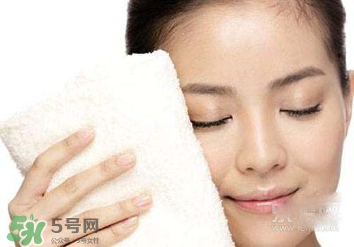 熱毛巾敷臉能祛痘嗎？長(zhǎng)痘怎么用熱毛巾敷臉？