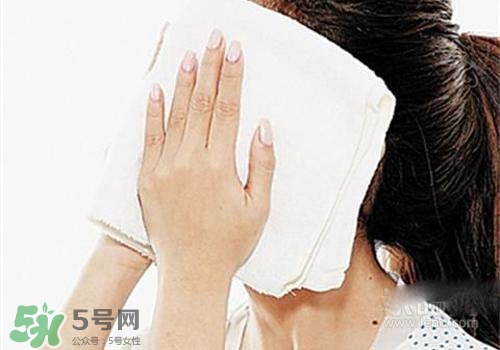 熱毛巾敷臉能祛痘嗎？長(zhǎng)痘怎么用熱毛巾敷臉？