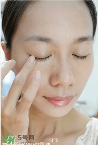 花娜小姐三色遮瑕膏怎么用？miss hana花娜小姐遮瑕膏使用方法