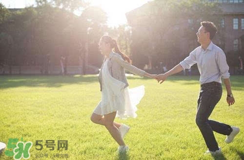 拍婚紗照可以戴眼鏡嗎？拍婚紗照戴眼鏡好不好？