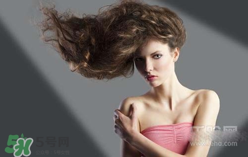 燙發(fā)的藥水貴的和便宜的都一樣嗎？燙發(fā)的藥水貴的和便宜的哪個好？