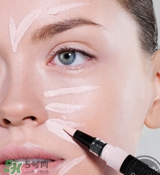 遮瑕液和粉底液哪個先用？遮瑕液和粉底液順序