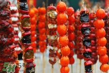 做糖葫蘆的紅色是什么？糖葫蘆外面紅色的是色素嗎？