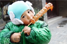 糖葫蘆外面的紙是什么？糯米紙為何不粘糖葫蘆？