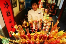 冰糖葫蘆的紙能吃嗎？冰糖葫蘆外面的膜能吃嗎？