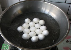 元宵用涼水煮還是熱水？煮元宵應該是冷水下鍋還是熱水？