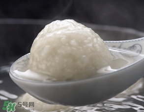 元宵面用涼水還是熱水？元宵是用熱水還是冷水調(diào)面粉？